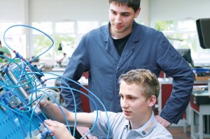 Apprenticeship_Electronic_Engineer_01